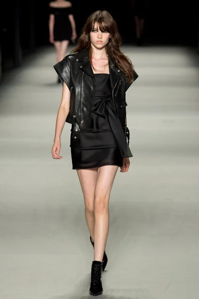 Look 32